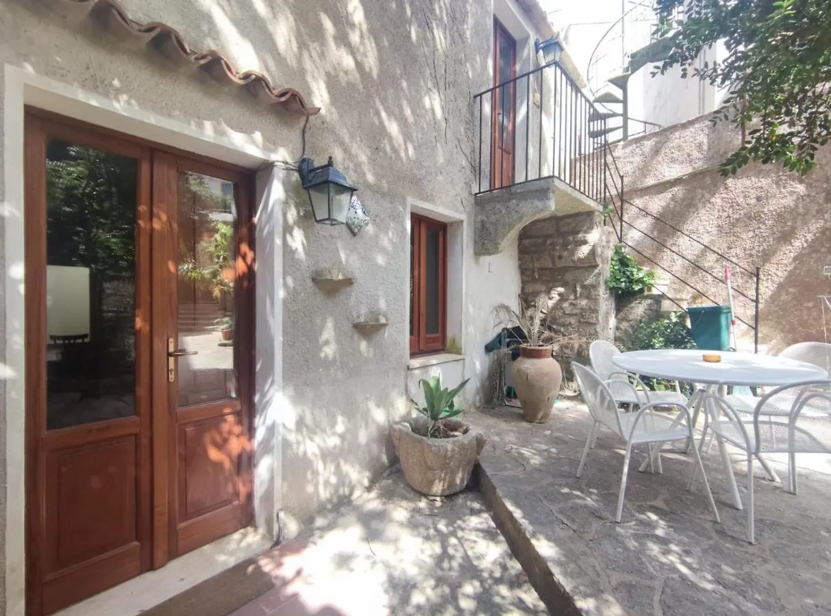 Appartamento Cortile Via Sales 11 Erice