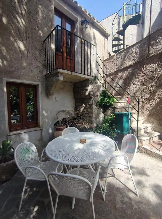 Appartamento Cortile Via Sales 11 Erice